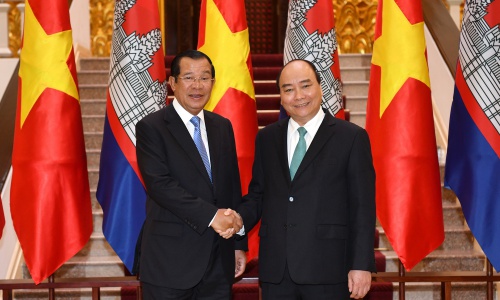 Thủ tướng Campuchia tiếp tục bác tin có căn cứ quân sự nước ngoài khi thăm Việt Nam